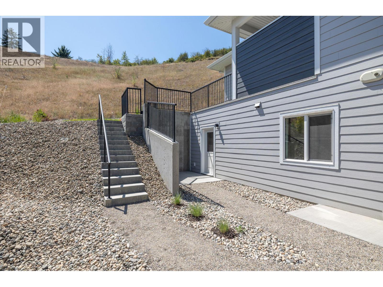 442 Arrowleaf Rise, Coldstream, BC - Outdoor With Exterior
