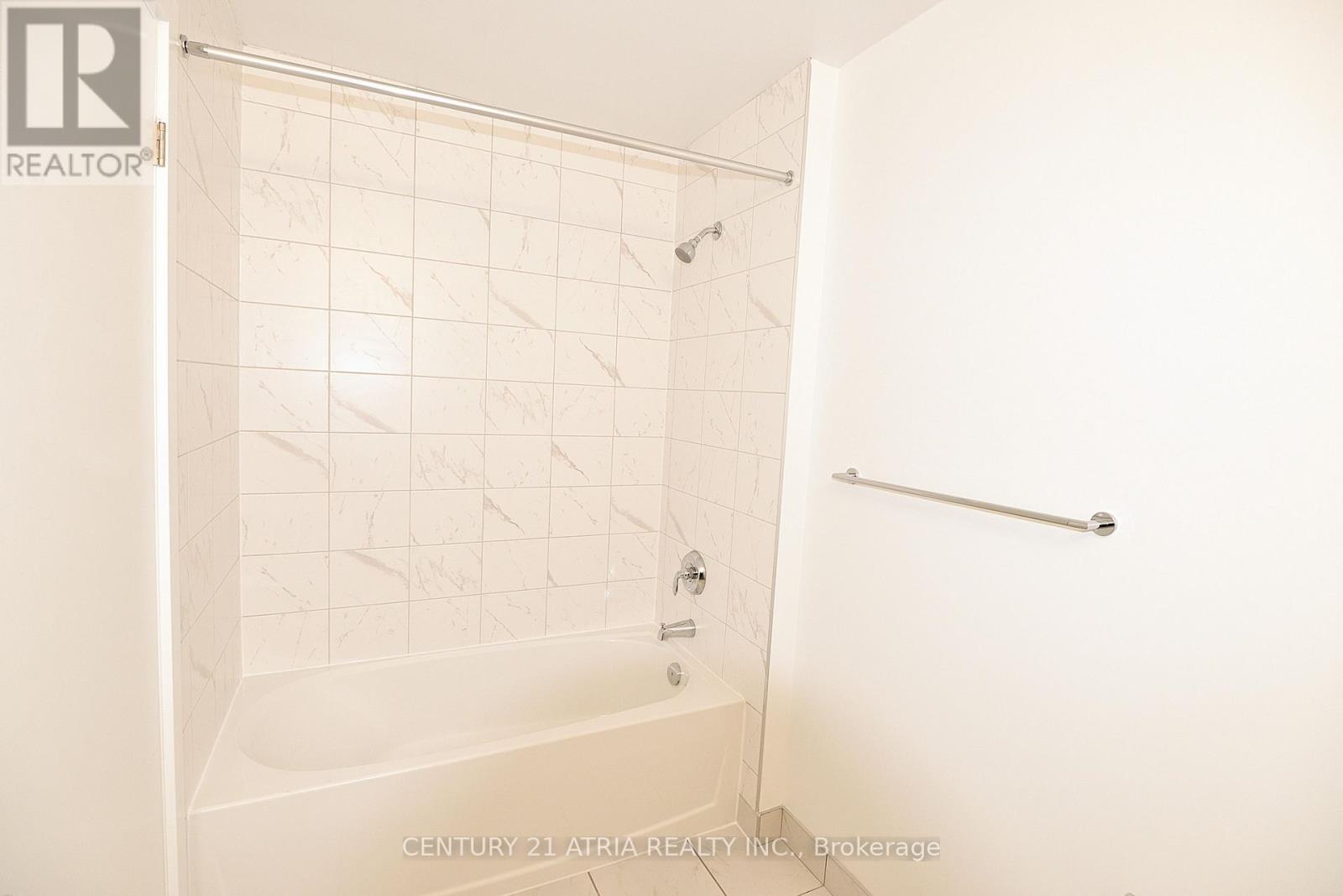 2411 - 1435 Celebration Drive, Pickering, ON - Indoor Photo Showing Bathroom