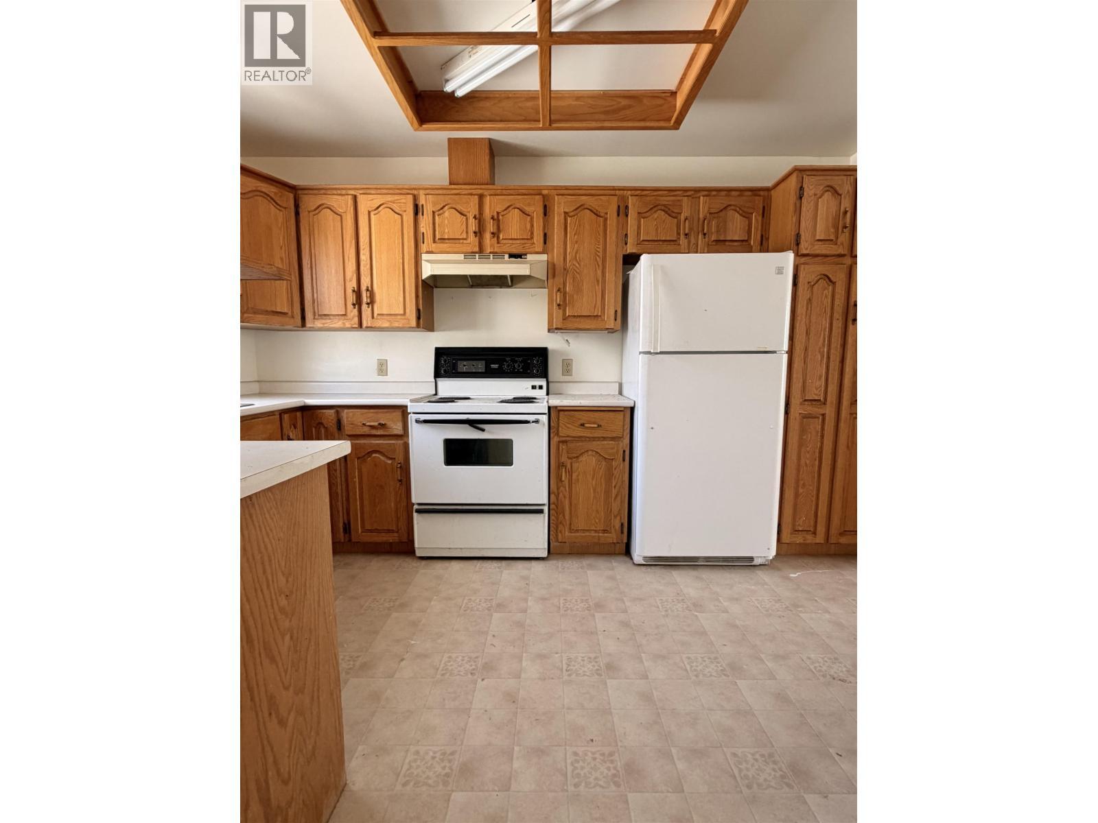 5 Munro Crescent, Mackenzie, BC - Indoor Photo Showing Kitchen