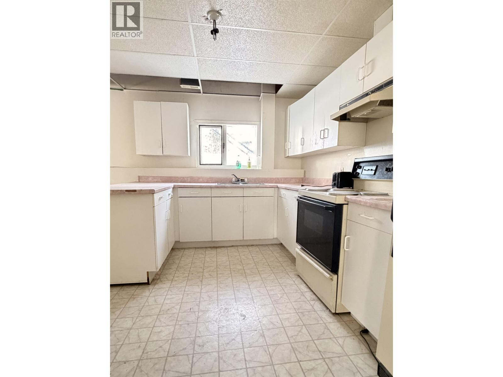 5 Munro Crescent, Mackenzie, BC - Indoor Photo Showing Kitchen