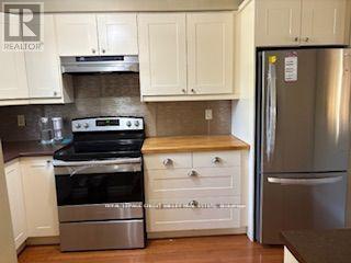 24 Sutter Avenue, Brampton, ON - Indoor Photo Showing Kitchen