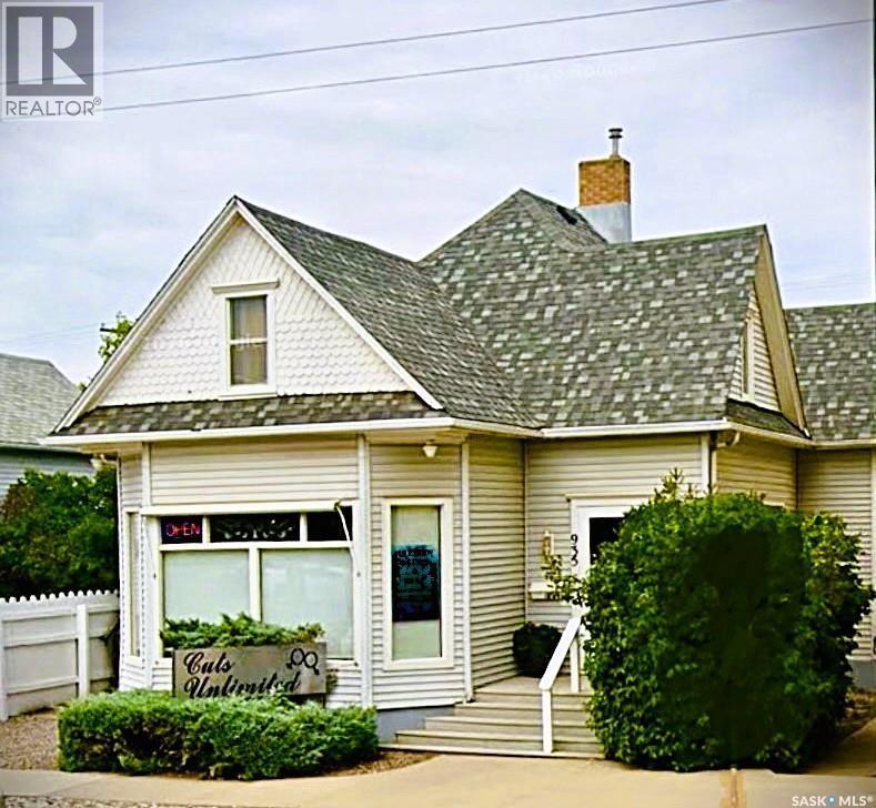 935 4Th Street, Estevan, SK - Outdoor