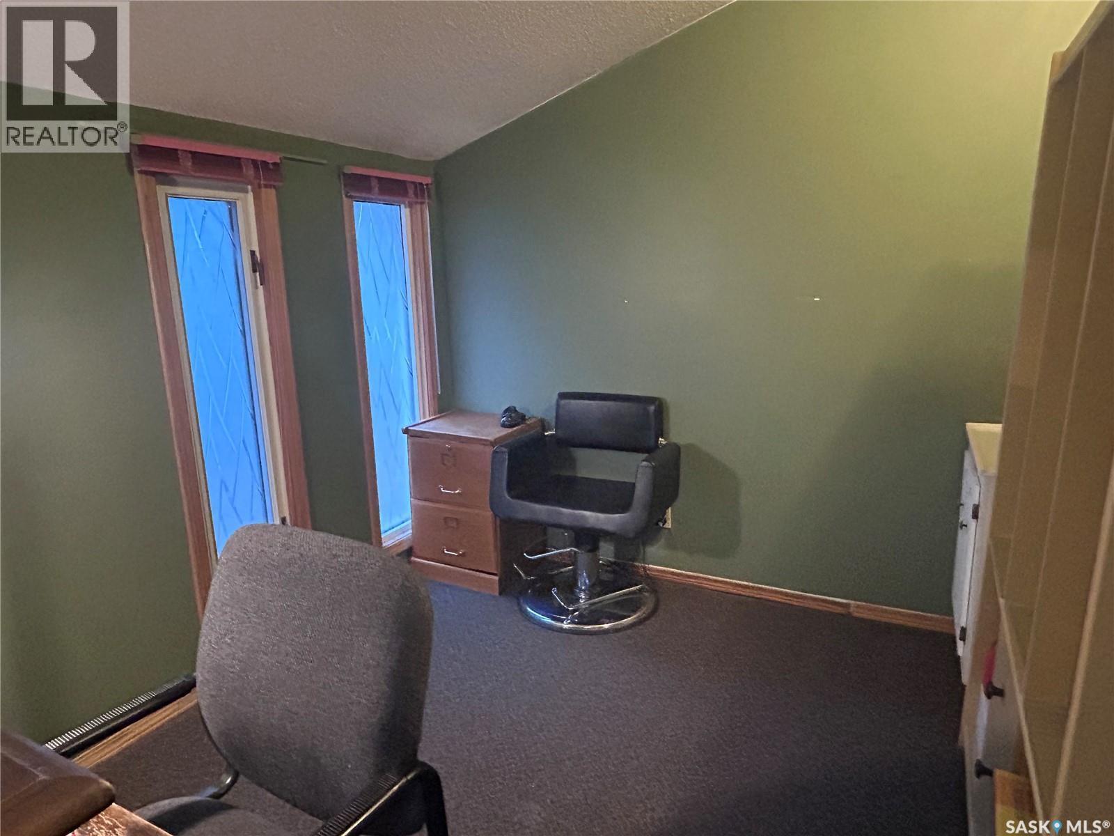 935 4Th Street, Estevan, SK - Indoor