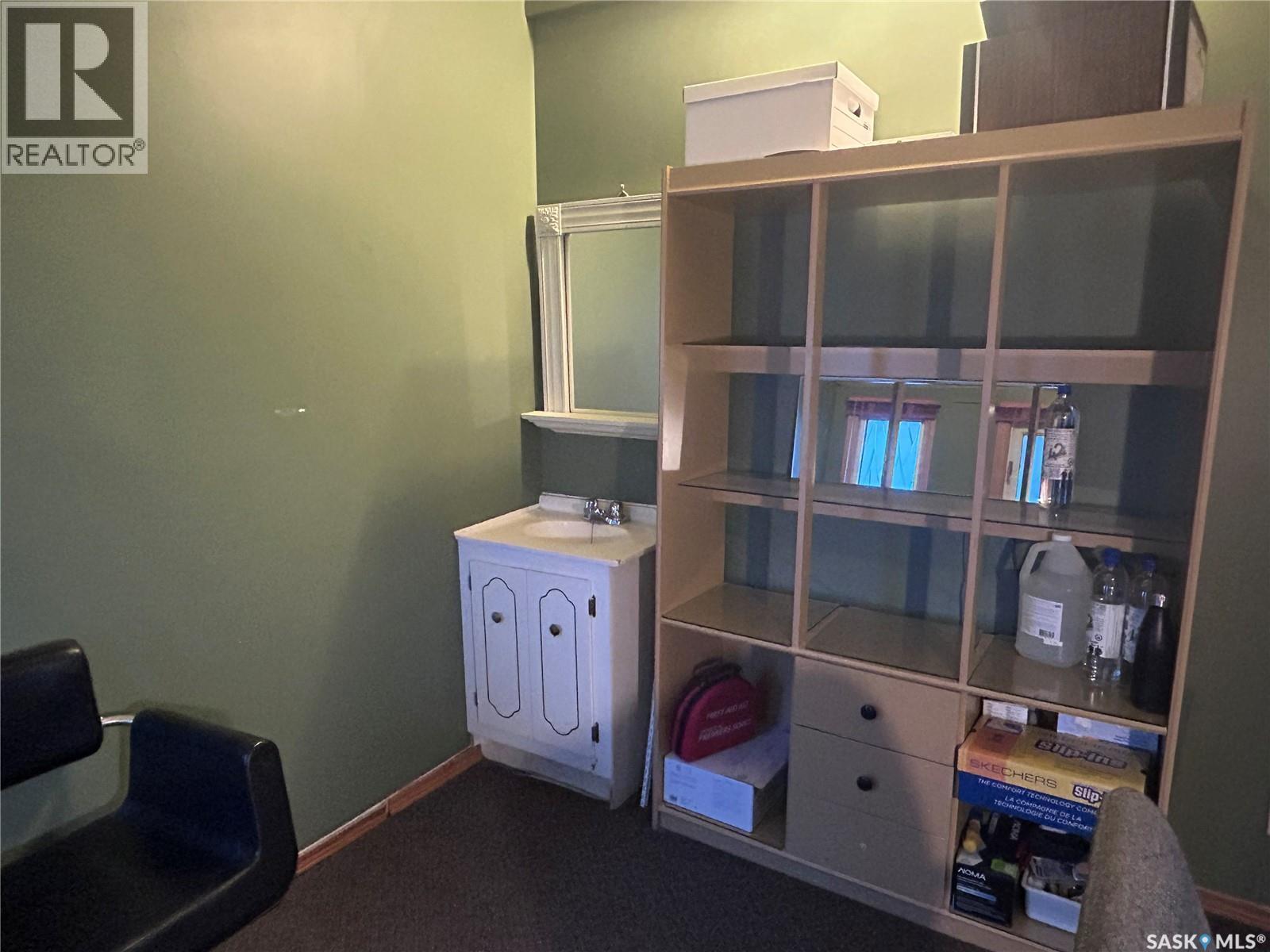 935 4Th Street, Estevan, SK - Indoor Photo Showing Other Room