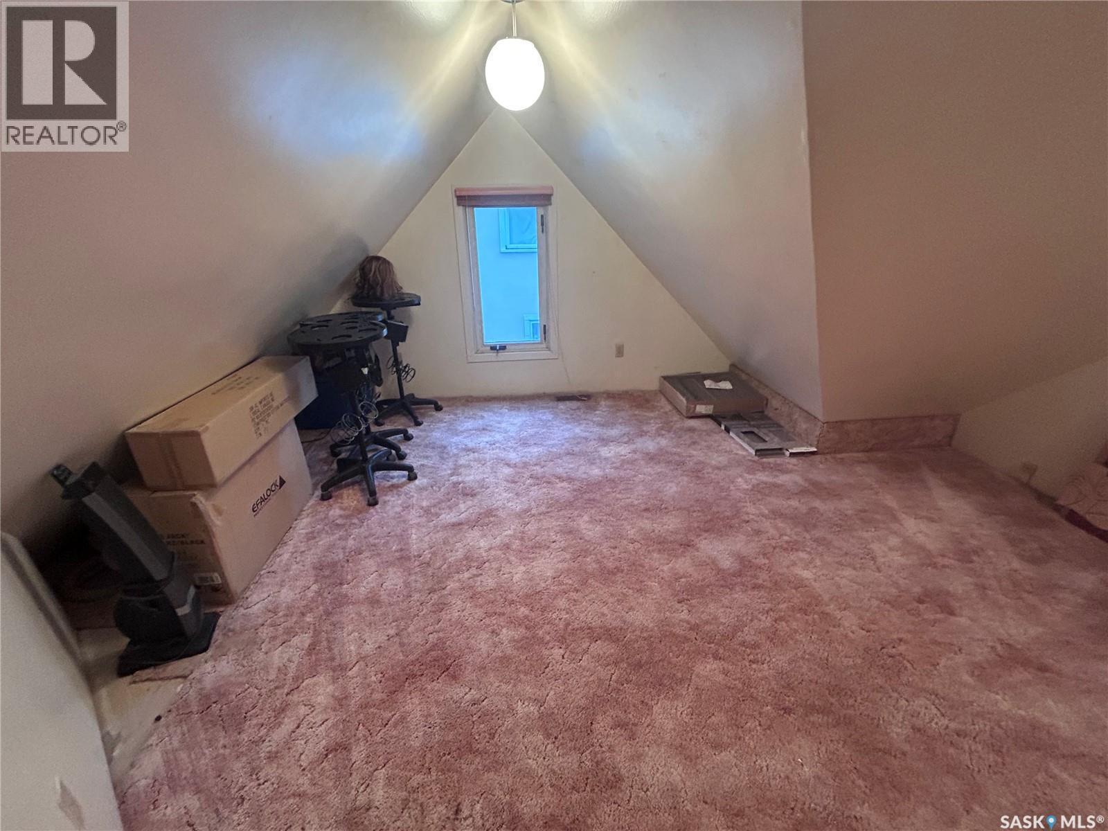 935 4Th Street, Estevan, SK - Indoor Photo Showing Other Room