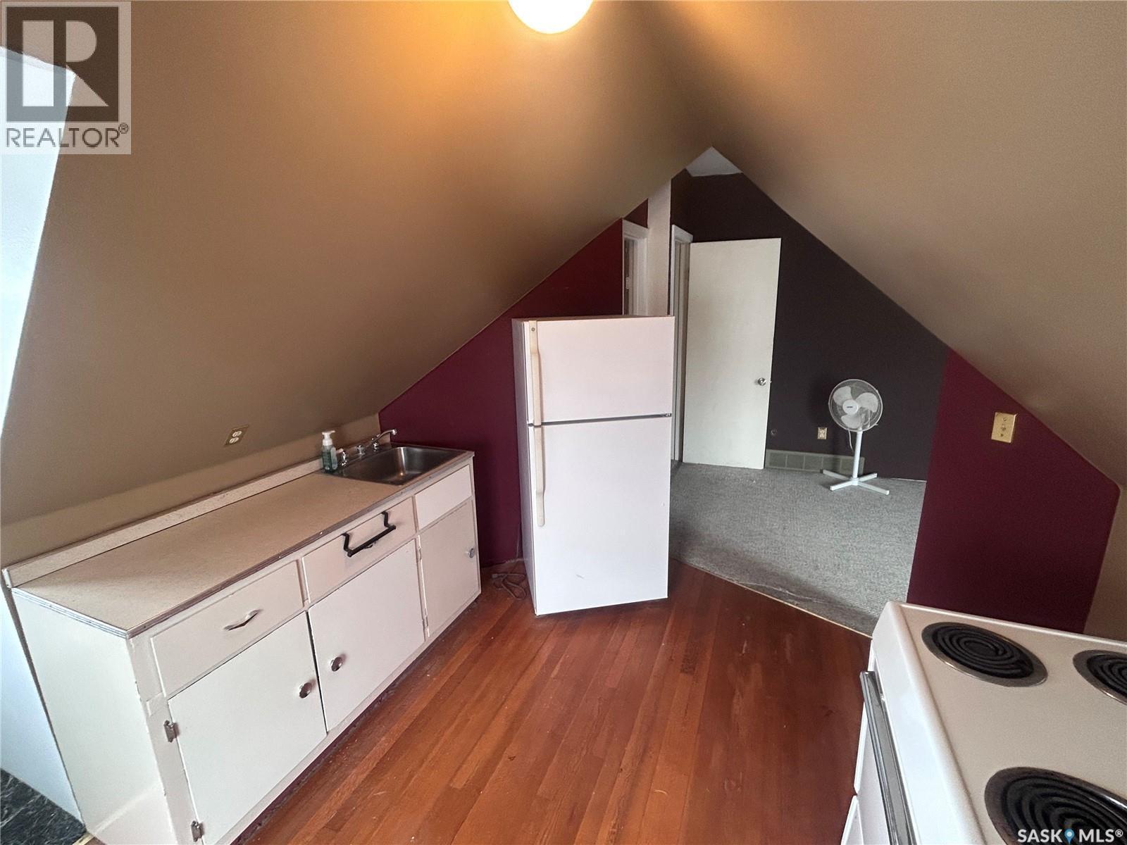 935 4Th Street, Estevan, SK - Indoor Photo Showing Kitchen