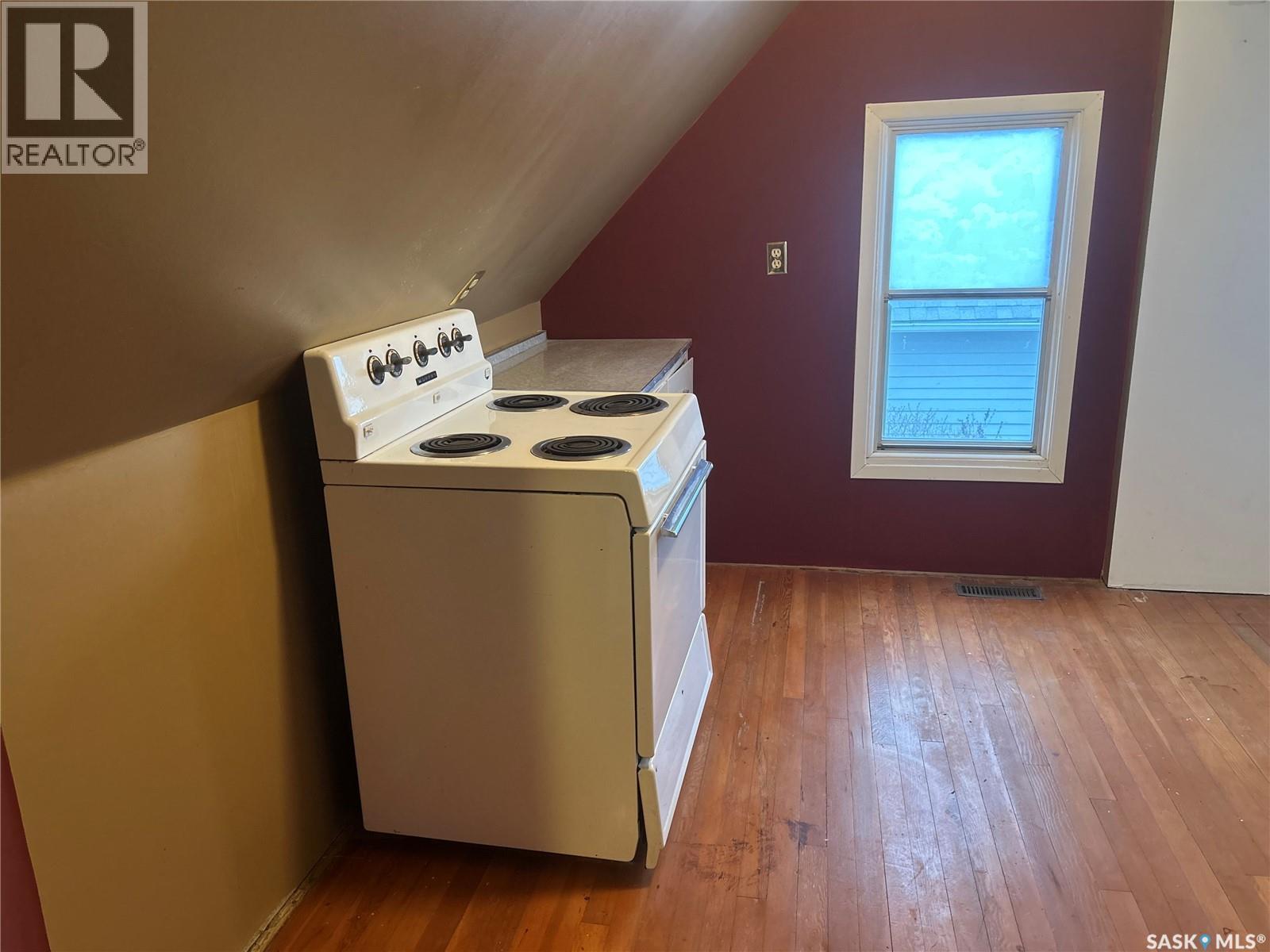 935 4Th Street, Estevan, SK - Indoor Photo Showing Laundry Room