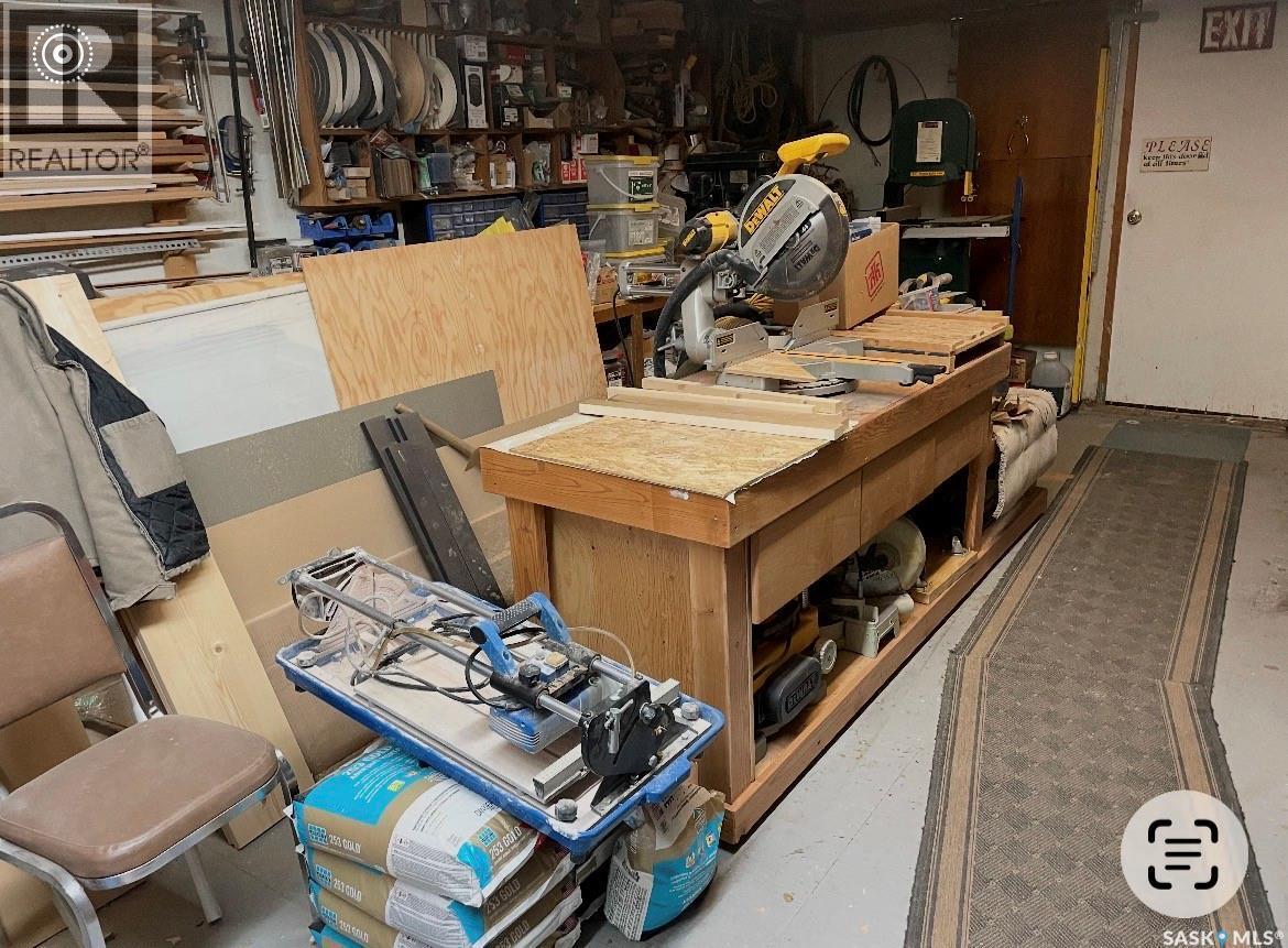 935 4Th Street, Estevan, SK - Indoor