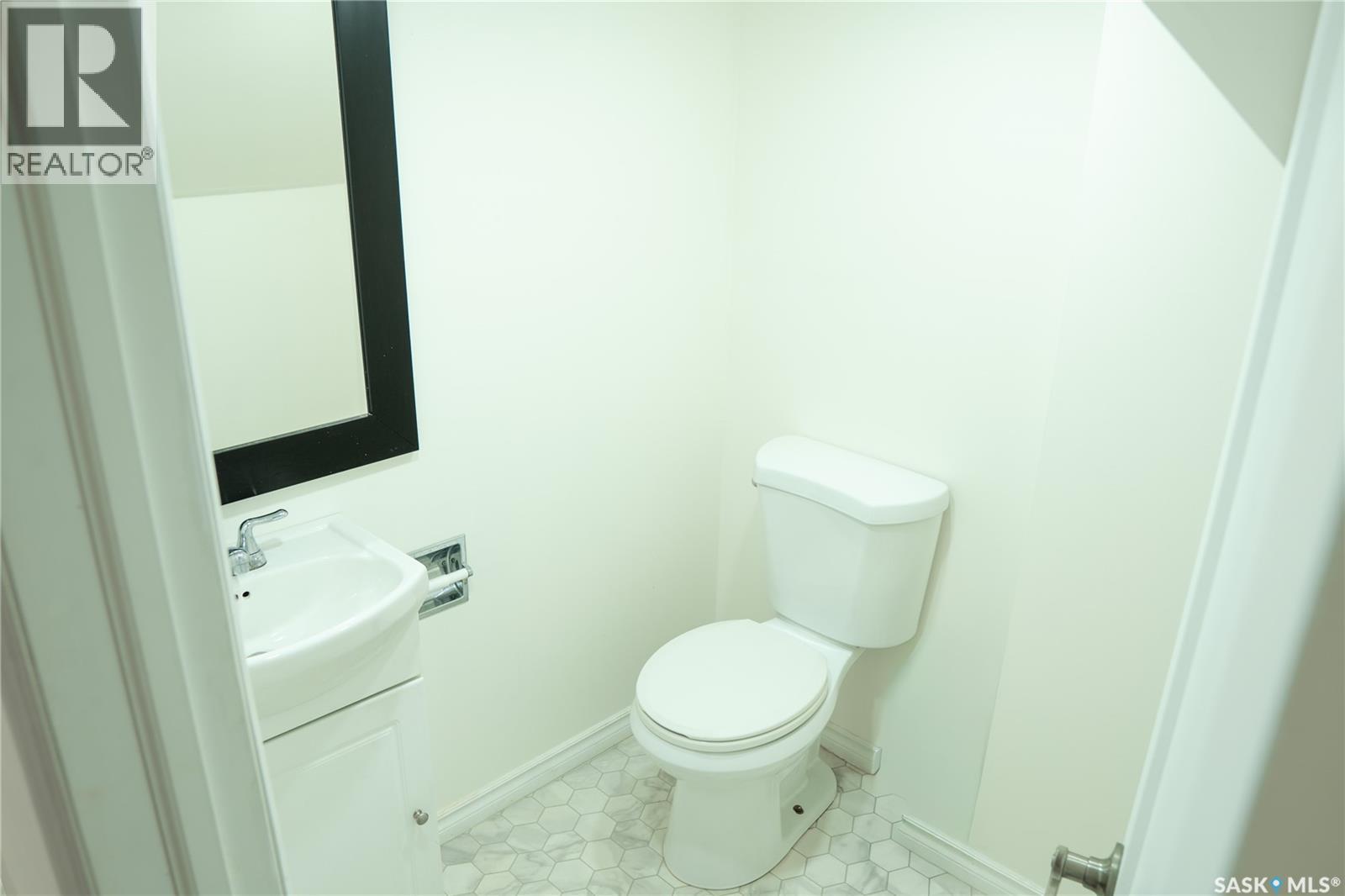 2128 Osler Street, Regina, SK - Indoor Photo Showing Bathroom