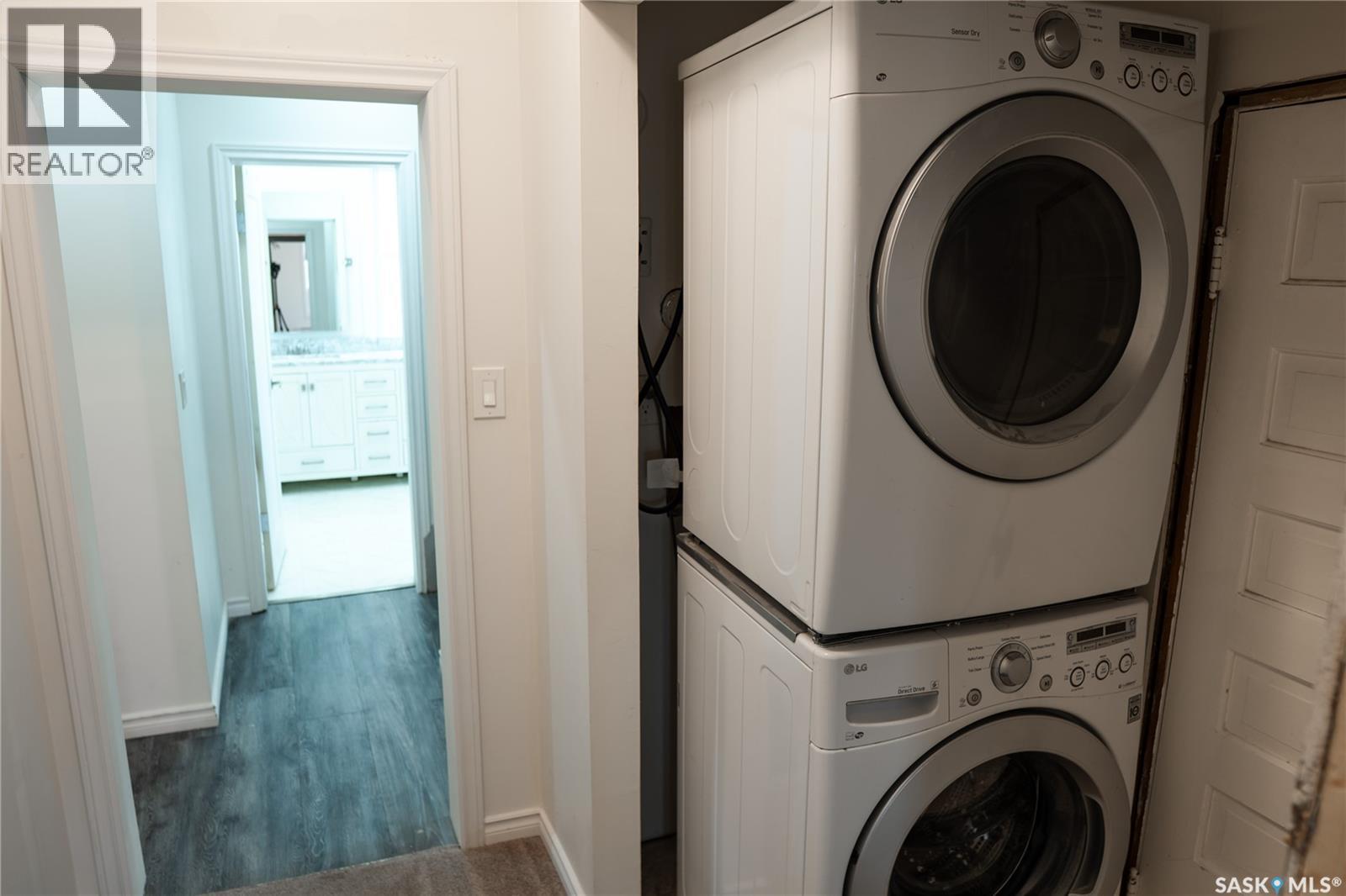 2128 Osler Street, Regina, SK - Indoor Photo Showing Laundry Room