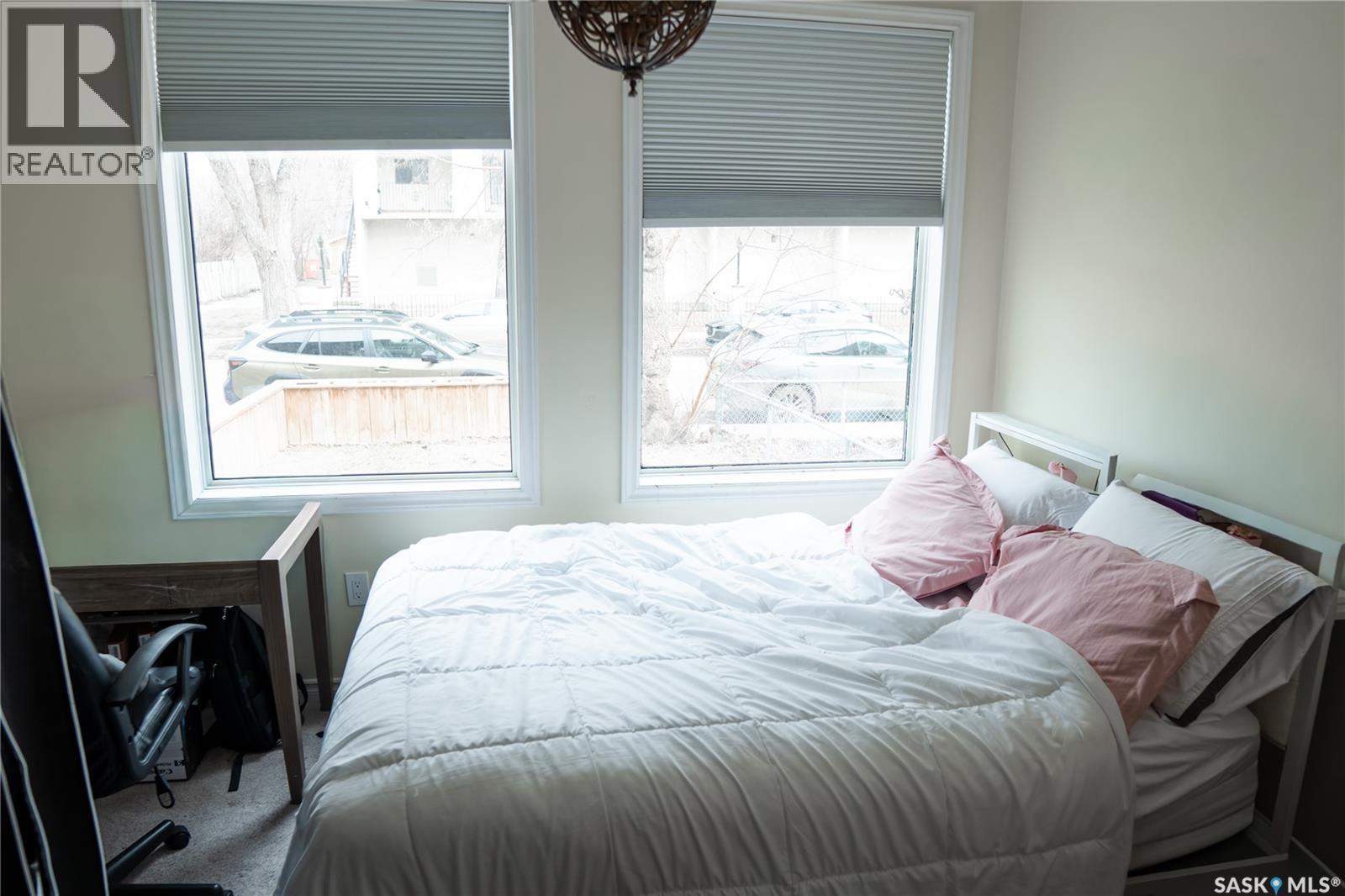 2128 Osler Street, Regina, SK - Indoor Photo Showing Bedroom