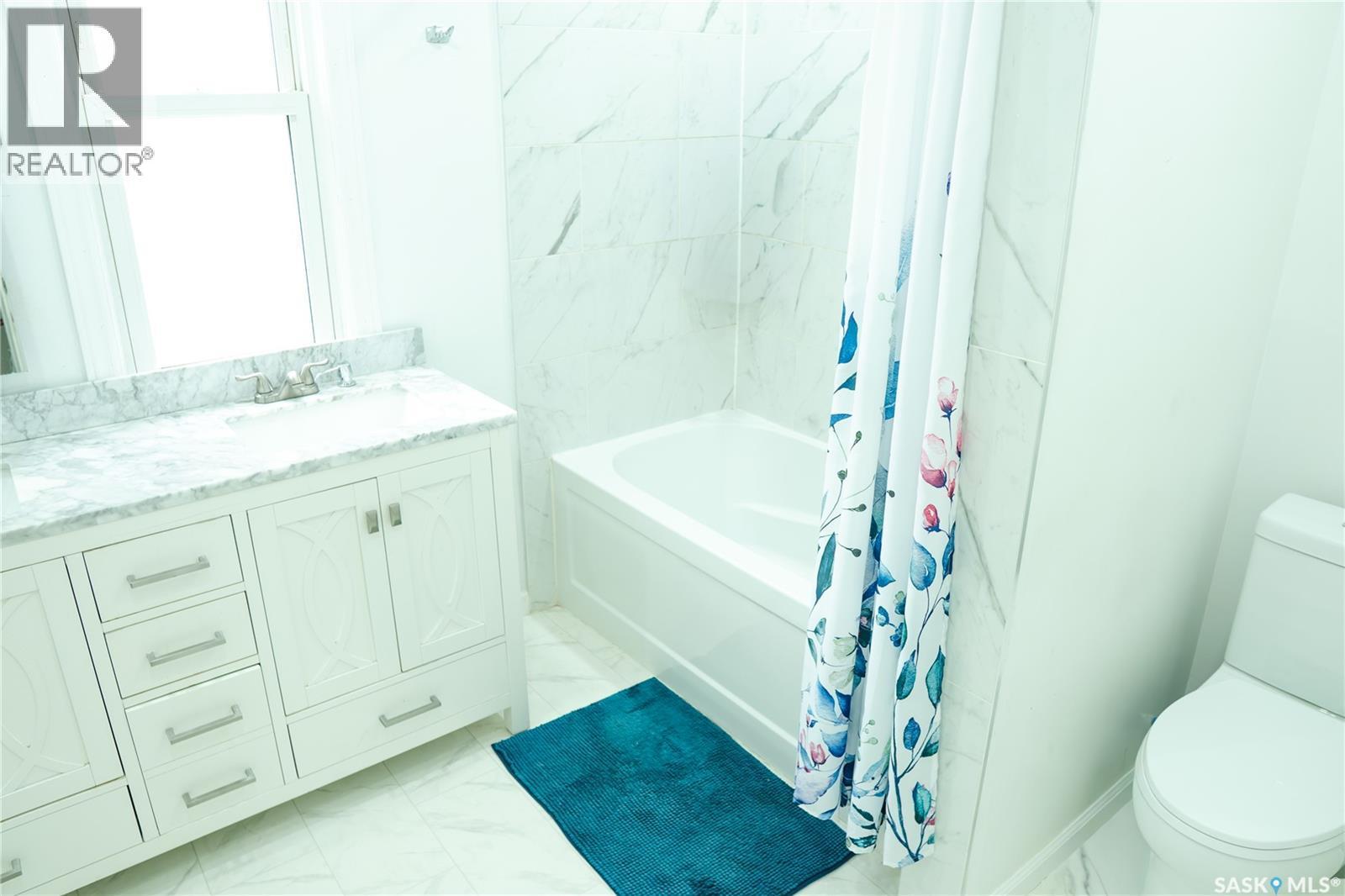 2128 Osler Street, Regina, SK - Indoor Photo Showing Bathroom