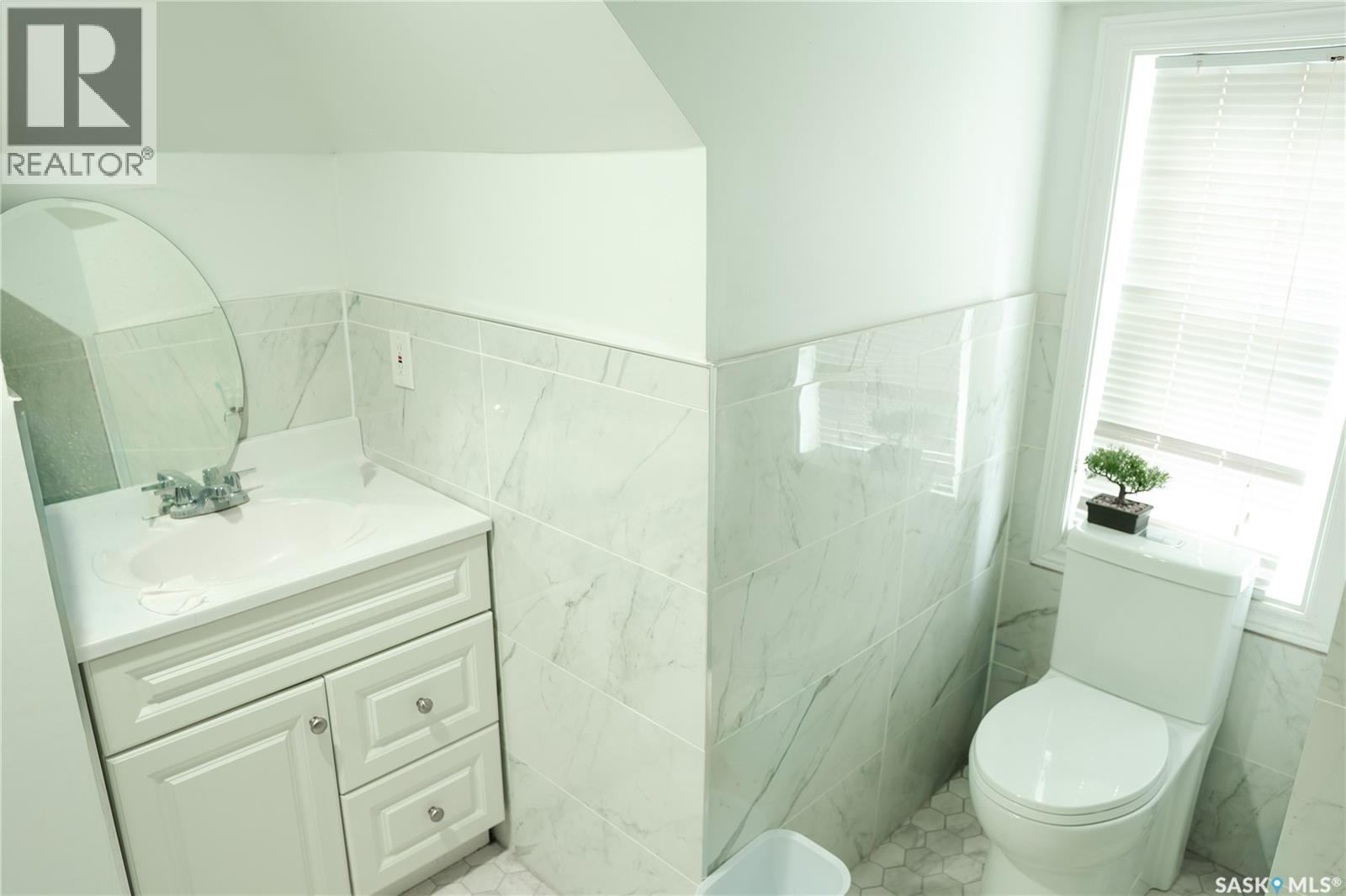 2128 Osler Street, Regina, SK - Indoor Photo Showing Bathroom