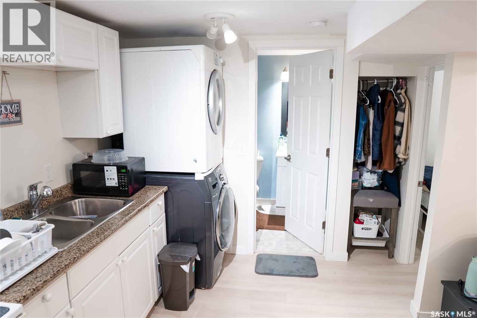 2128 Osler Street, Regina, SK - Indoor Photo Showing Laundry Room