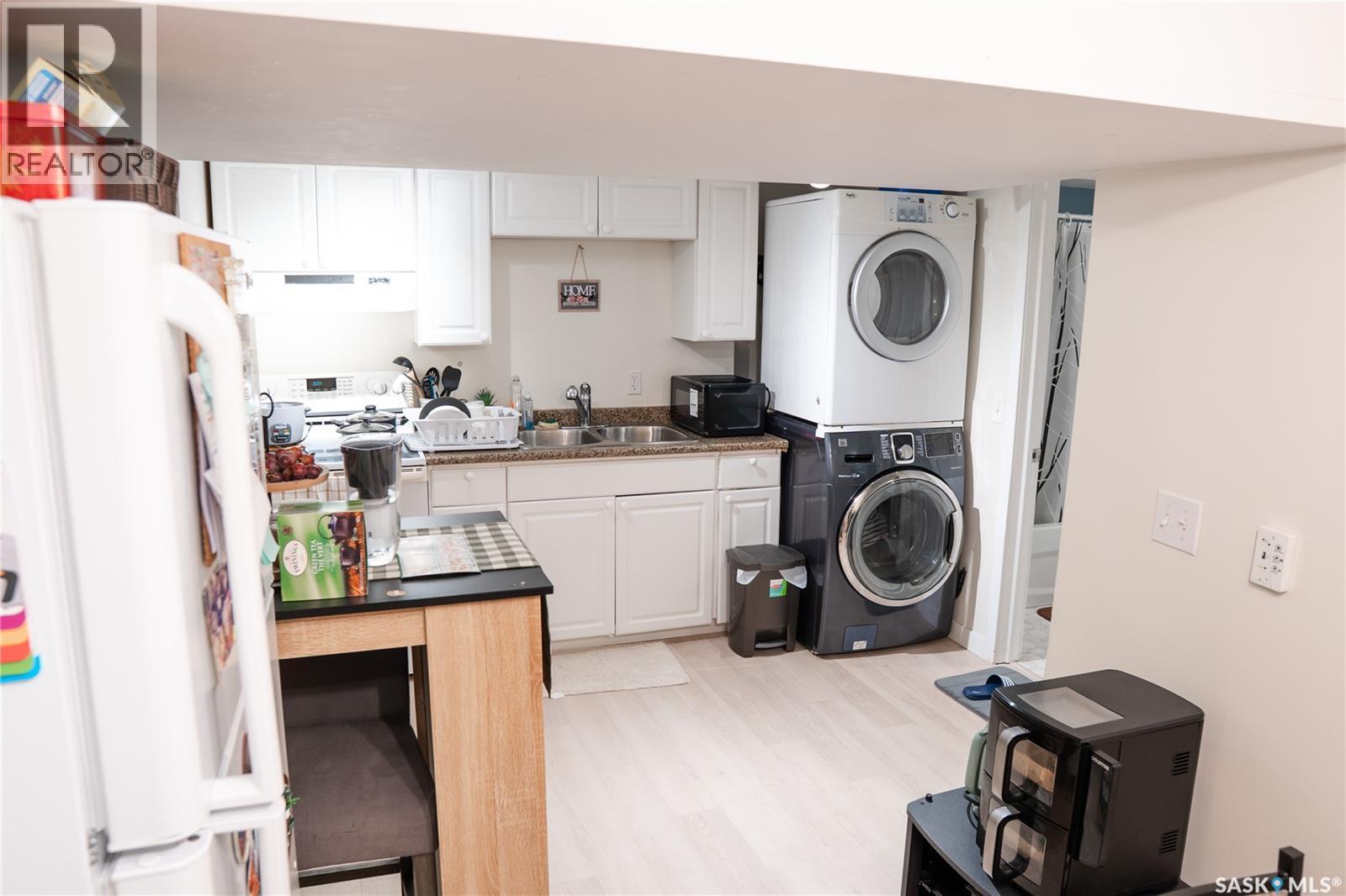 2128 Osler Street, Regina, SK - Indoor Photo Showing Laundry Room