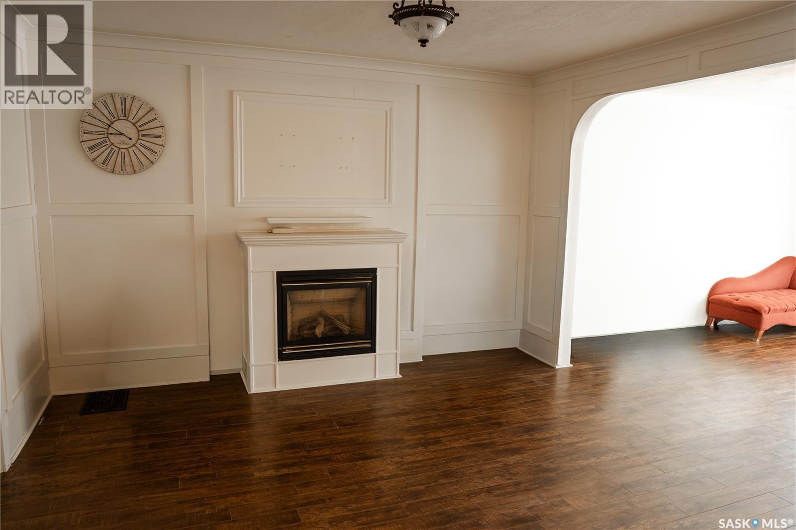 2128 Osler Street, Regina, SK - Indoor Photo Showing Living Room With Fireplace