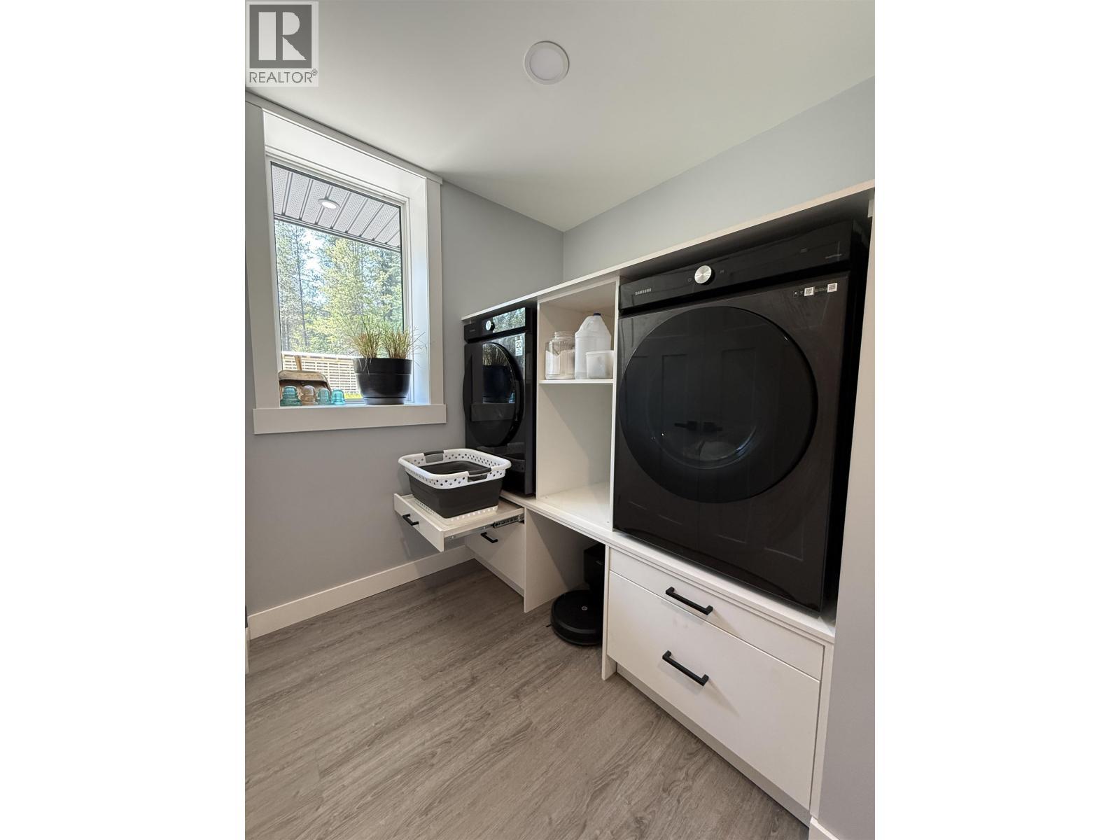 24151 River Road, Smithers, BC - Indoor Photo Showing Laundry Room