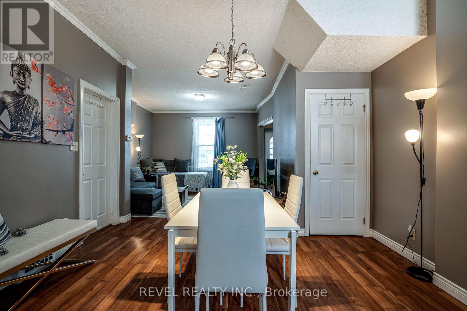51 Tisdale Street N, Hamilton, ON - Indoor Photo Showing Dining Room