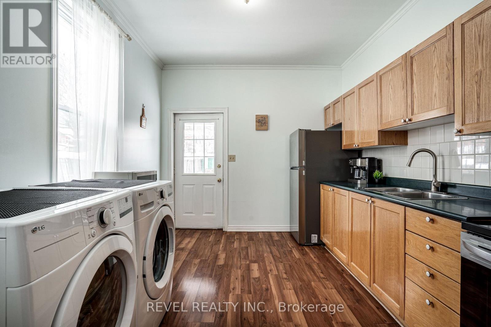 51 Tisdale Street N, Hamilton, ON - Indoor Photo Showing Laundry Room