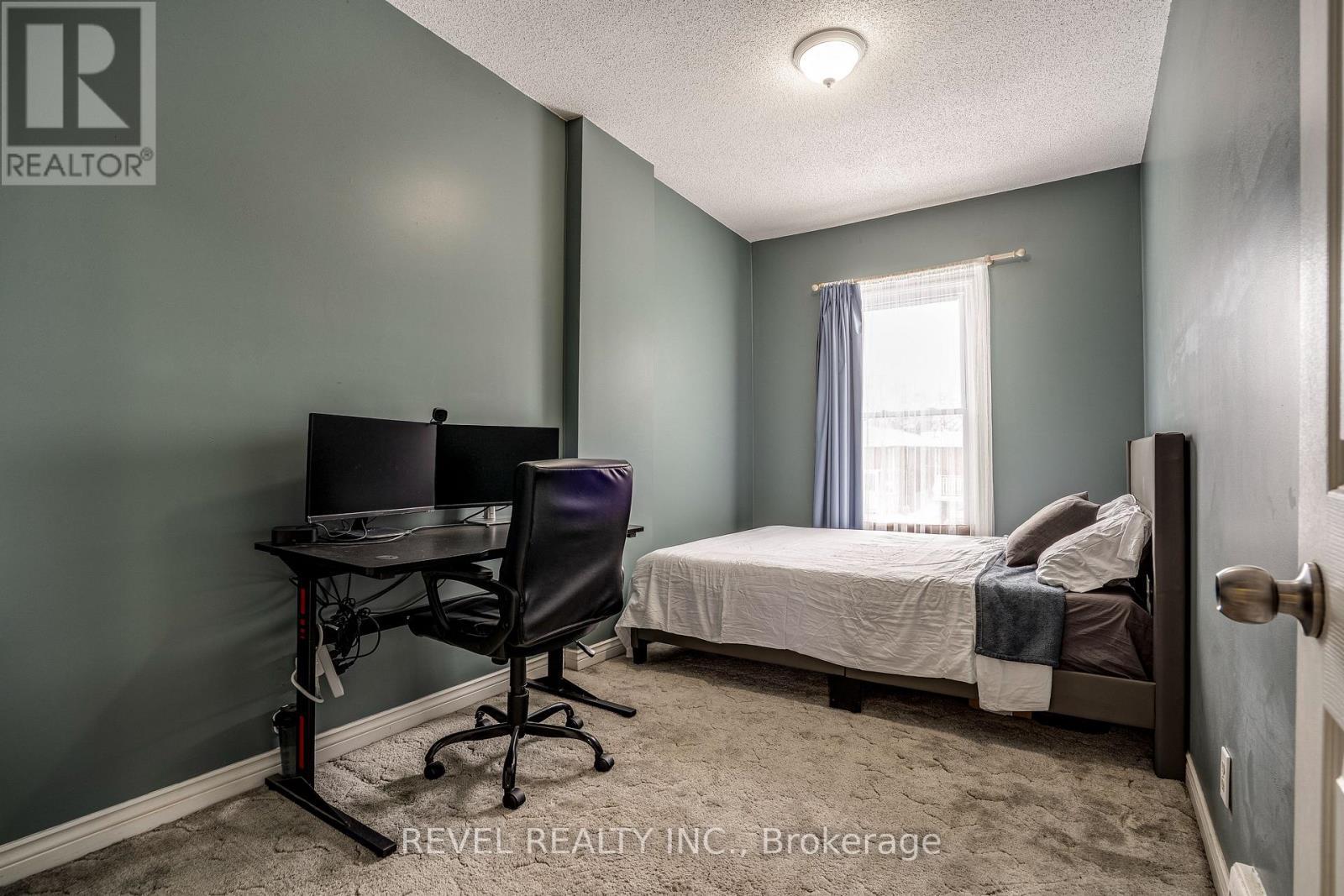 51 Tisdale Street N, Hamilton, ON - Indoor Photo Showing Bedroom