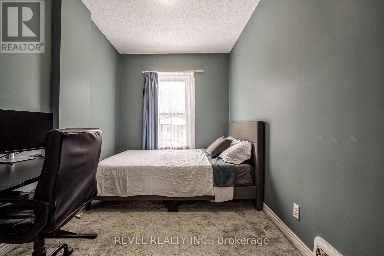 51 Tisdale Street N, Hamilton, ON - Indoor Photo Showing Bedroom