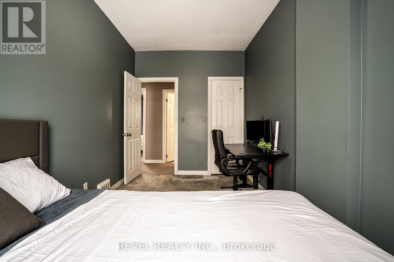 51 Tisdale Street N, Hamilton, ON - Indoor Photo Showing Bedroom