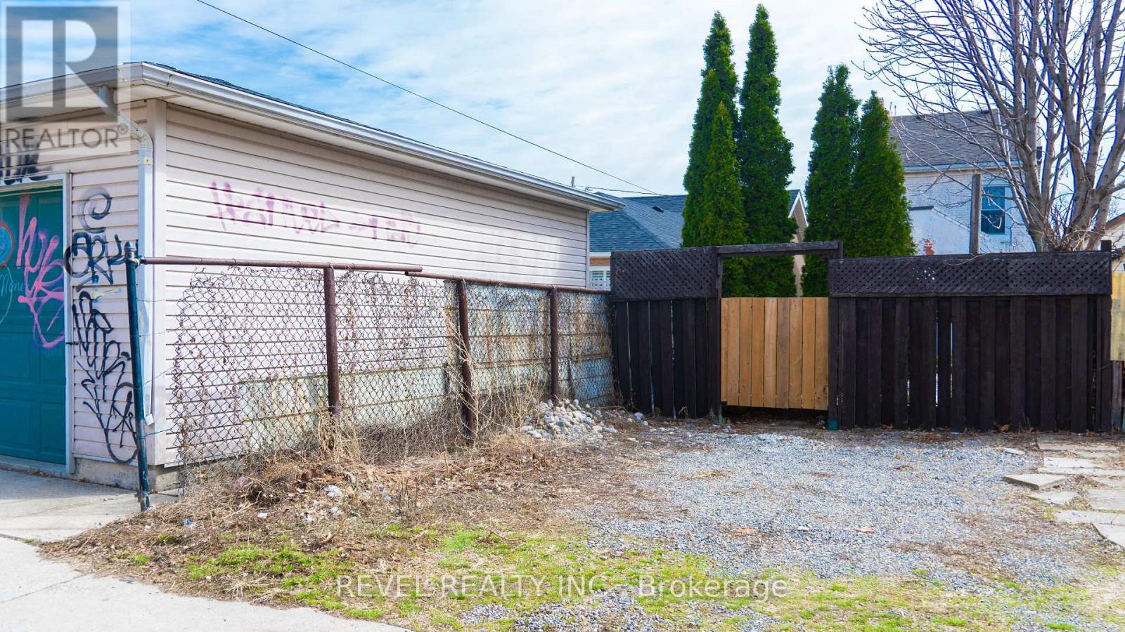 51 Tisdale Street N, Hamilton, ON - Outdoor