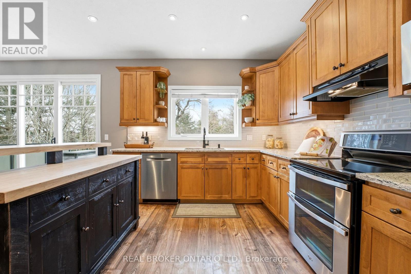 20 Cottonwood Crescent, Cambridge, ON - Indoor Photo Showing Kitchen With Stainless Steel Kitchen