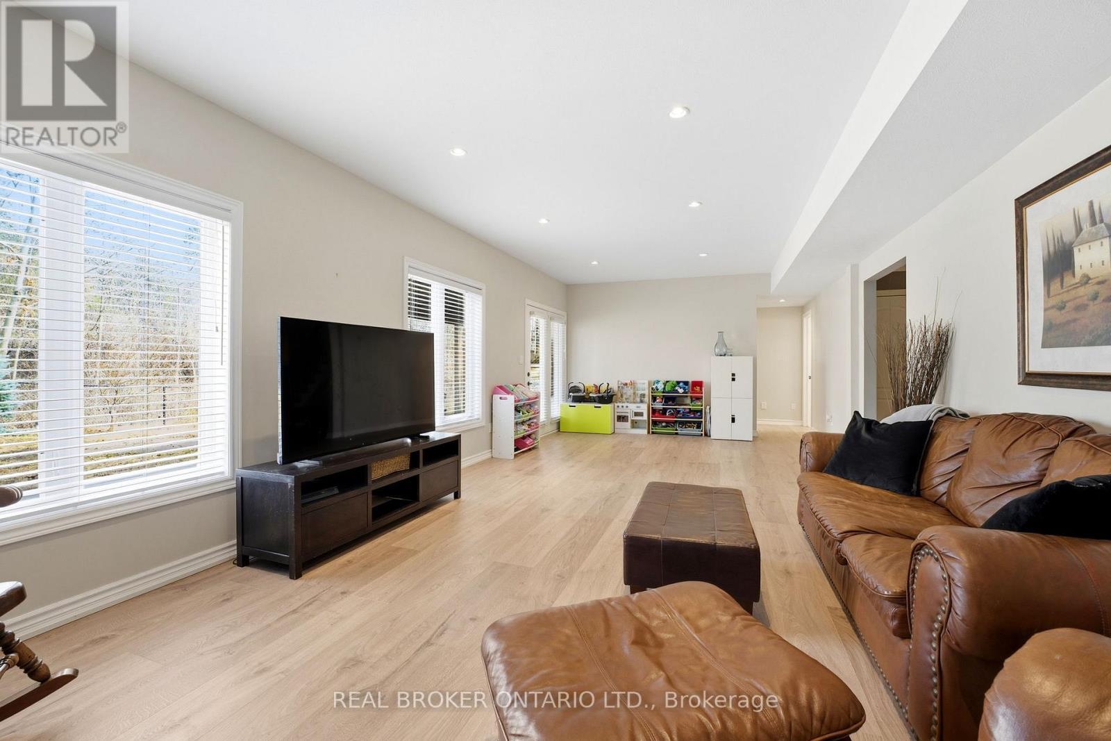 20 Cottonwood Crescent, Cambridge, ON - Indoor Photo Showing Living Room