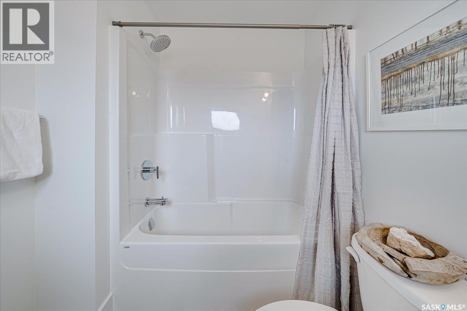 65 Rosewood Boulevard E, Saskatoon, SK - Indoor Photo Showing Bathroom