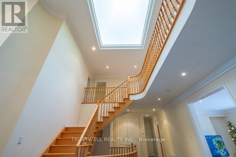 8 Ridgley Court, Richmond Hill, ON - Indoor Photo Showing Other Room
