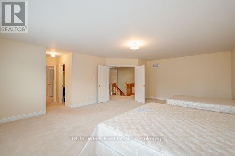 8 Ridgley Court, Richmond Hill, ON - Indoor Photo Showing Bedroom