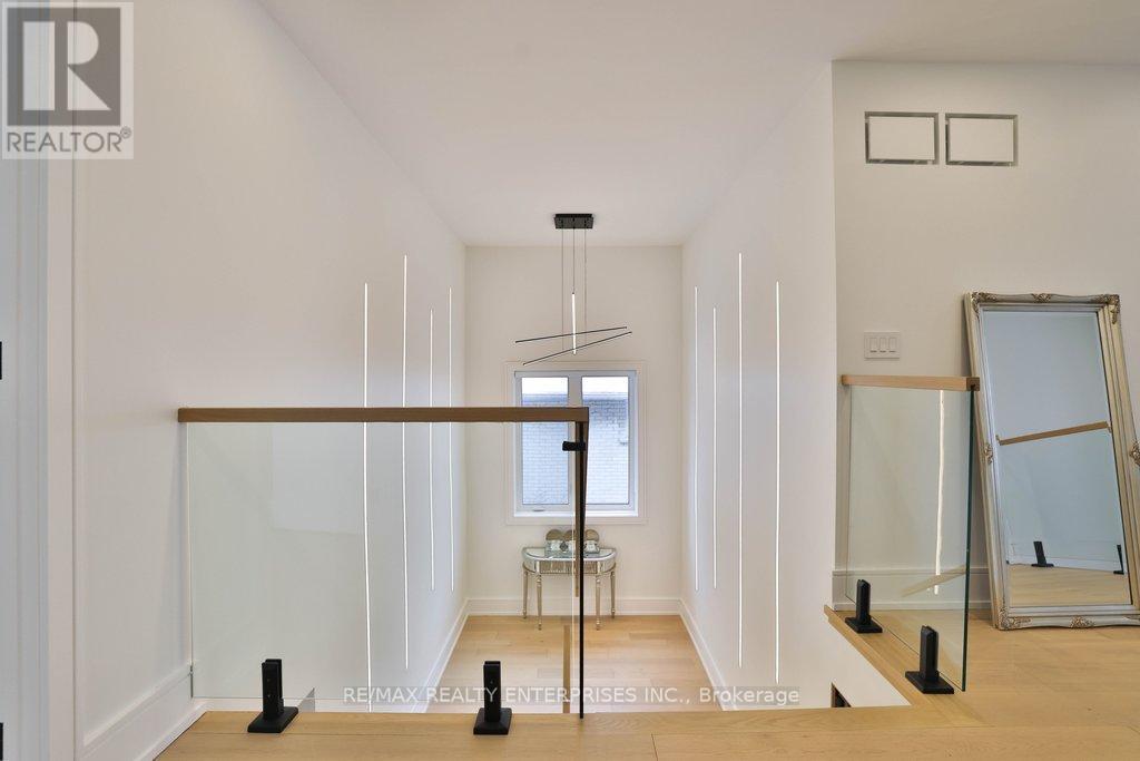 1438 Garnet Avenue, Mississauga, ON - Indoor Photo Showing Other Room