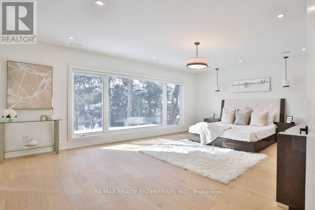 1438 Garnet Avenue, Mississauga, ON - Indoor Photo Showing Bedroom