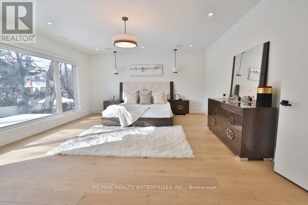 1438 Garnet Avenue, Mississauga, ON - Indoor Photo Showing Bedroom