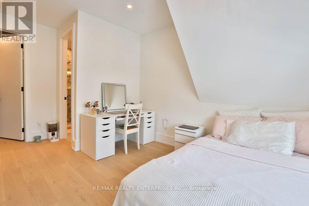 1438 Garnet Avenue, Mississauga, ON - Indoor Photo Showing Bedroom