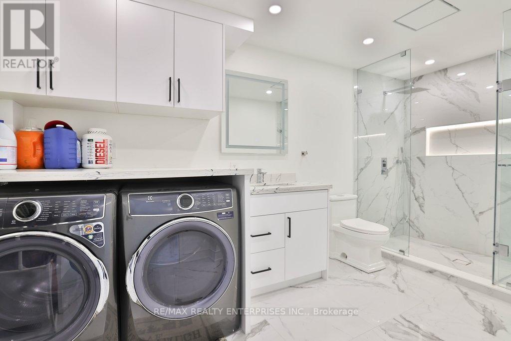 1438 Garnet Avenue, Mississauga, ON - Indoor Photo Showing Laundry Room