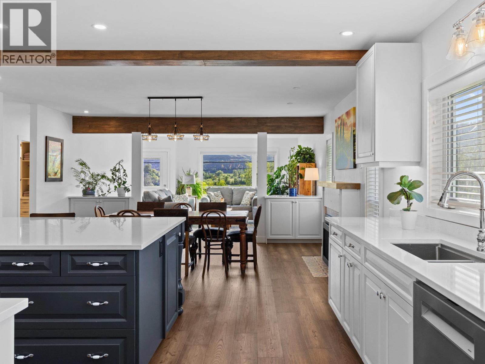 7207 Tucelnuit Drive, Oliver, BC - Indoor Photo Showing Kitchen With Upgraded Kitchen