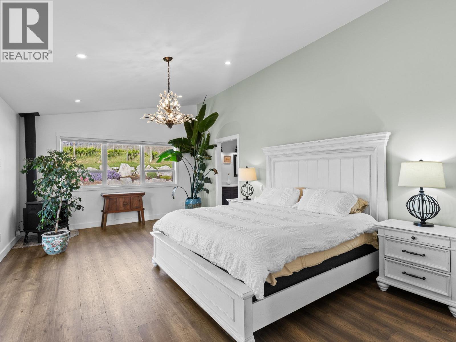 7207 Tucelnuit Drive, Oliver, BC - Indoor Photo Showing Bedroom