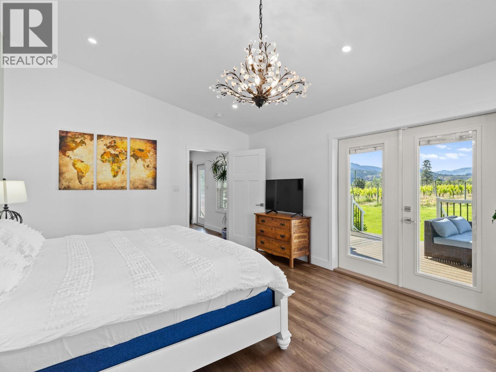 7207 Tucelnuit Drive, Oliver, BC - Indoor Photo Showing Bedroom