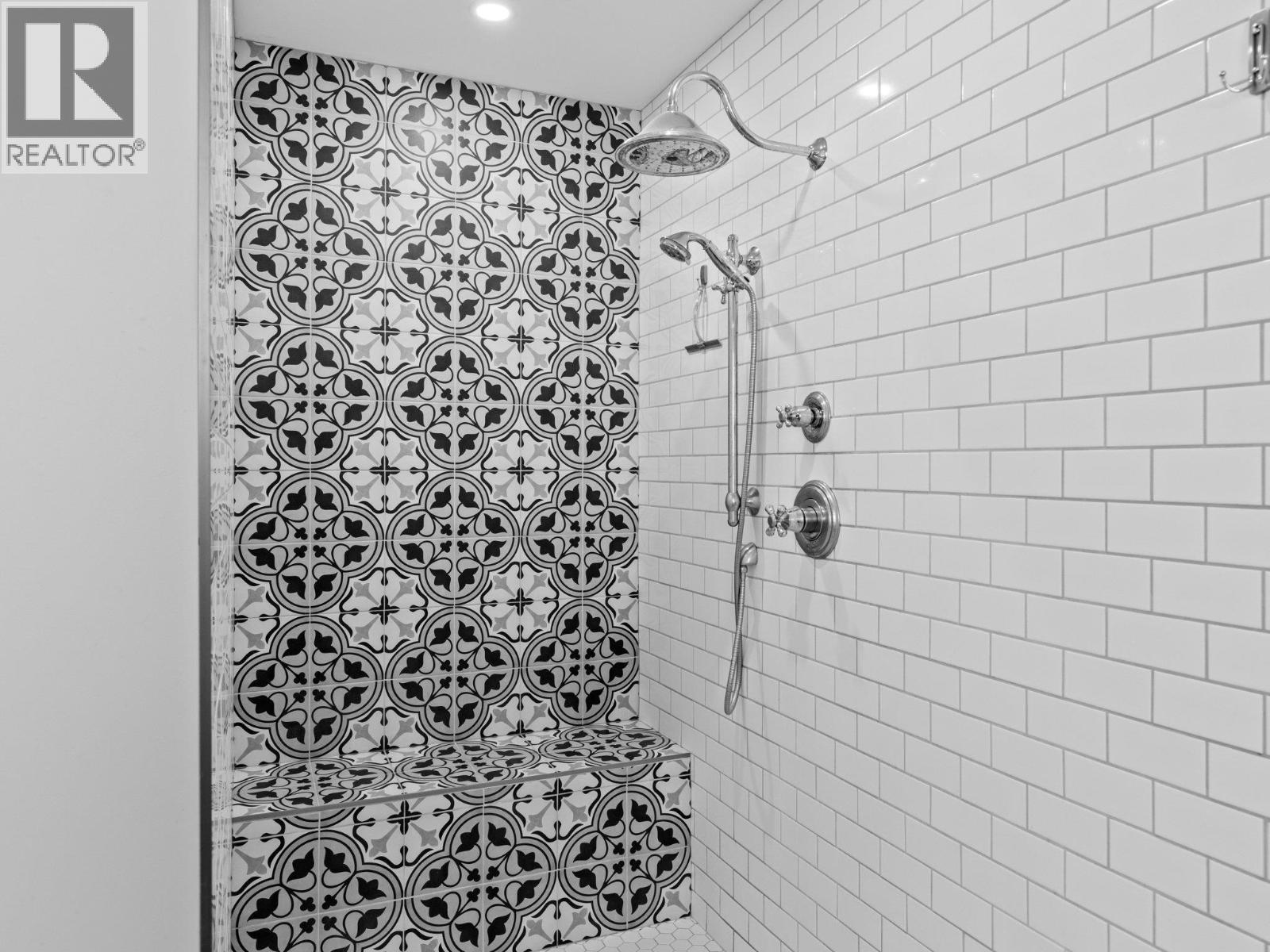 7207 Tucelnuit Drive, Oliver, BC - Indoor Photo Showing Bathroom