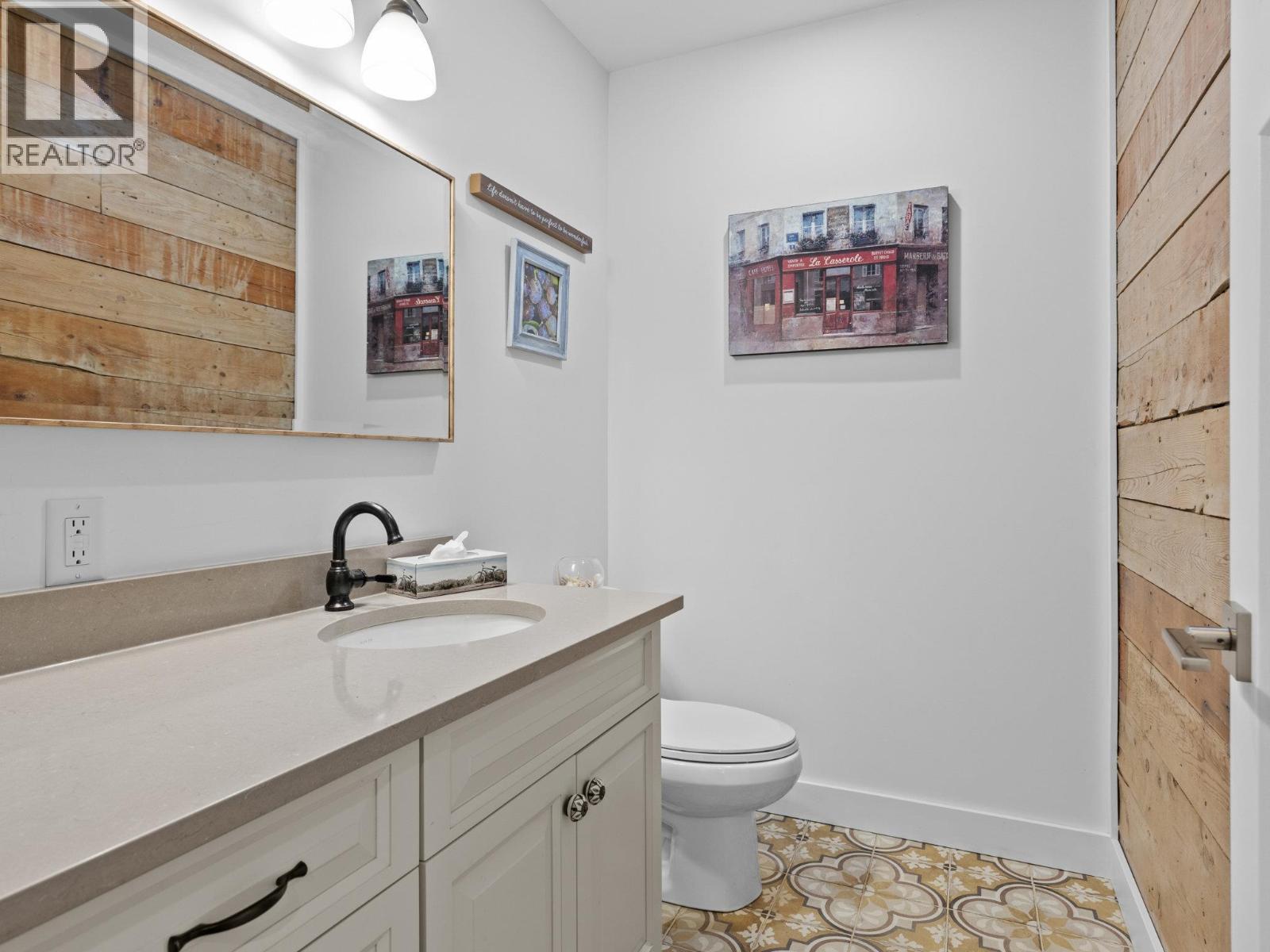 7207 Tucelnuit Drive, Oliver, BC - Indoor Photo Showing Bathroom