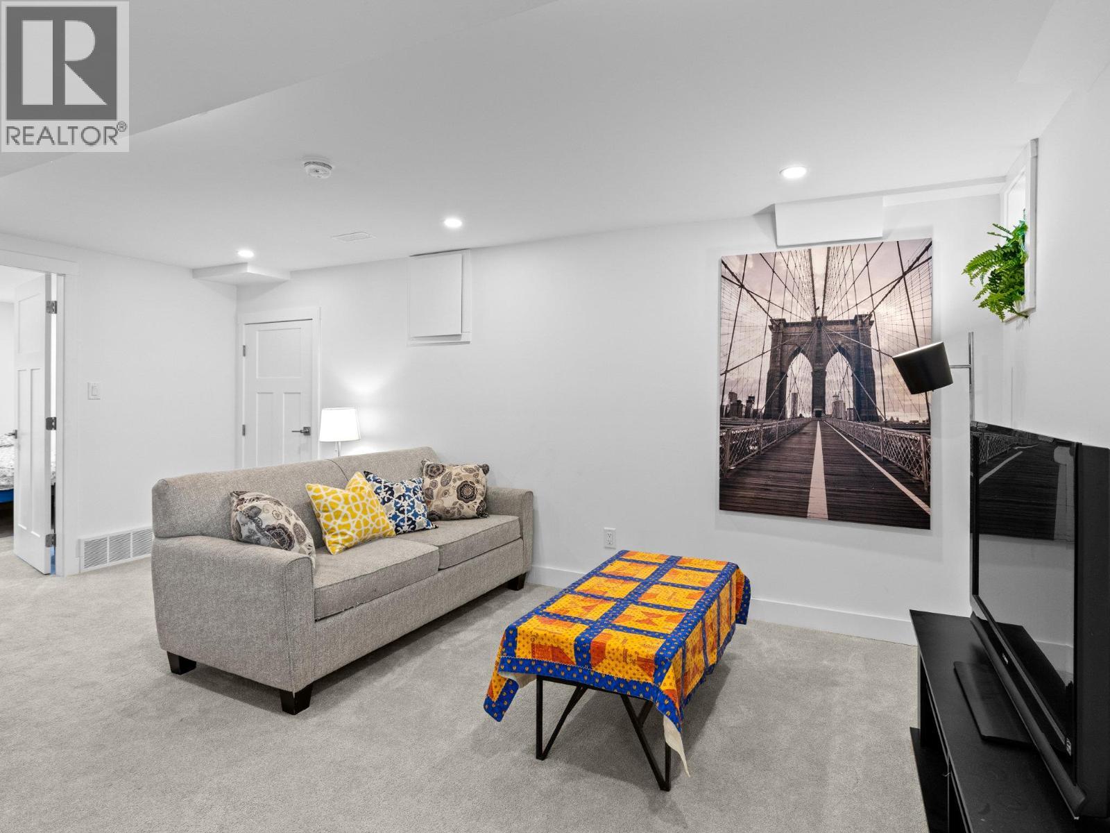 7207 Tucelnuit Drive, Oliver, BC - Indoor Photo Showing Living Room