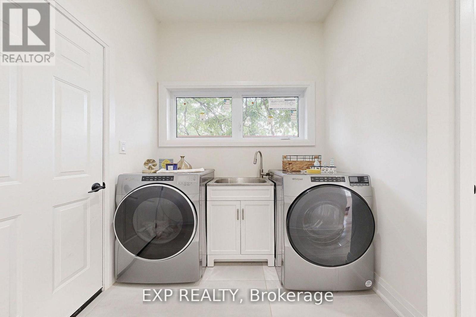 768 Montbeck Crescent, Mississauga, ON - Indoor Photo Showing Laundry Room