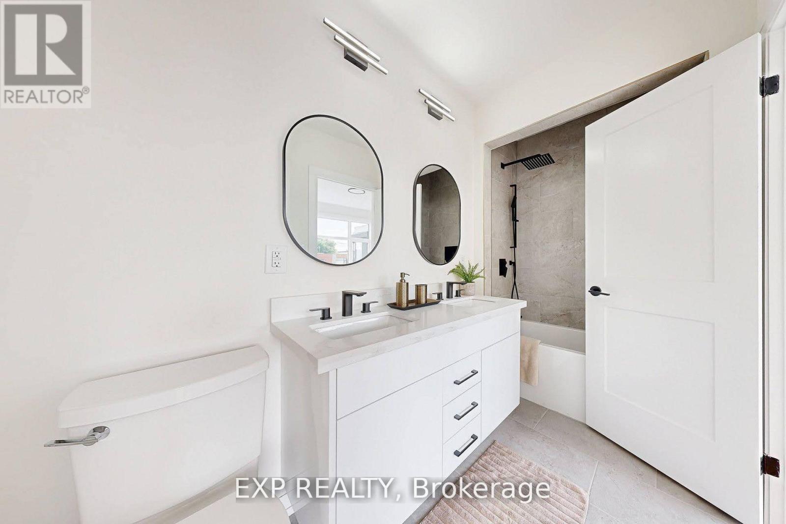 768 Montbeck Crescent, Mississauga, ON - Indoor Photo Showing Bathroom