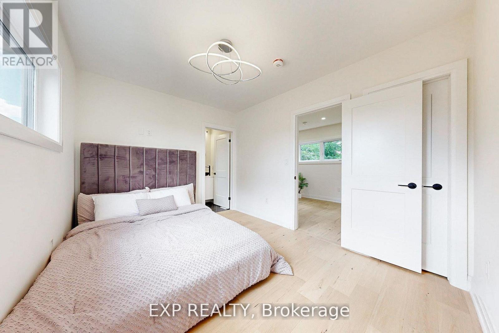 768 Montbeck Crescent, Mississauga, ON - Indoor Photo Showing Bedroom