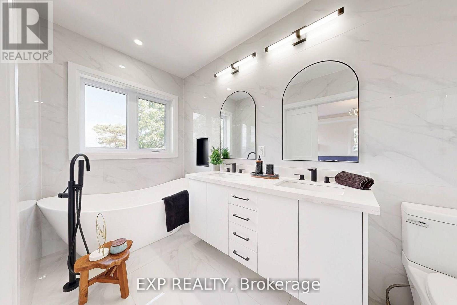 768 Montbeck Crescent, Mississauga, ON - Indoor