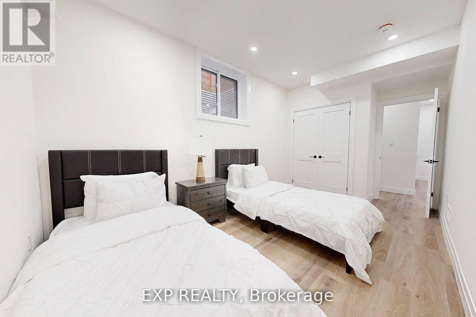 768 Montbeck Crescent, Mississauga, ON - Indoor Photo Showing Bedroom