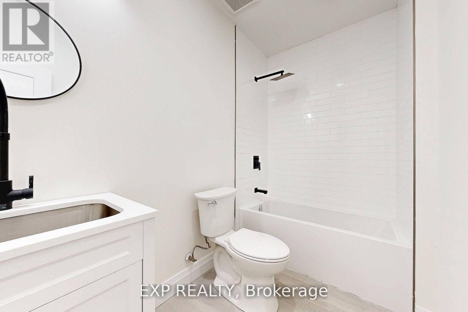 768 Montbeck Crescent, Mississauga, ON - Indoor Photo Showing Bathroom