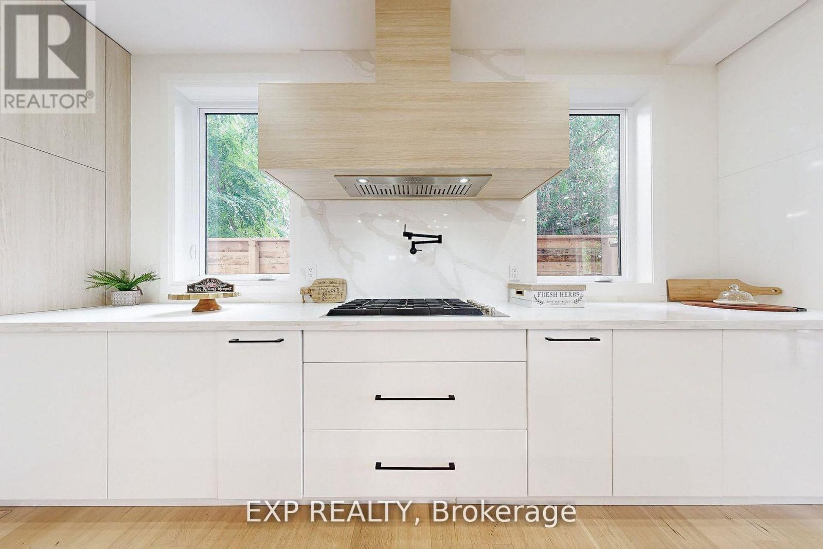 768 Montbeck Crescent, Mississauga, ON - Indoor